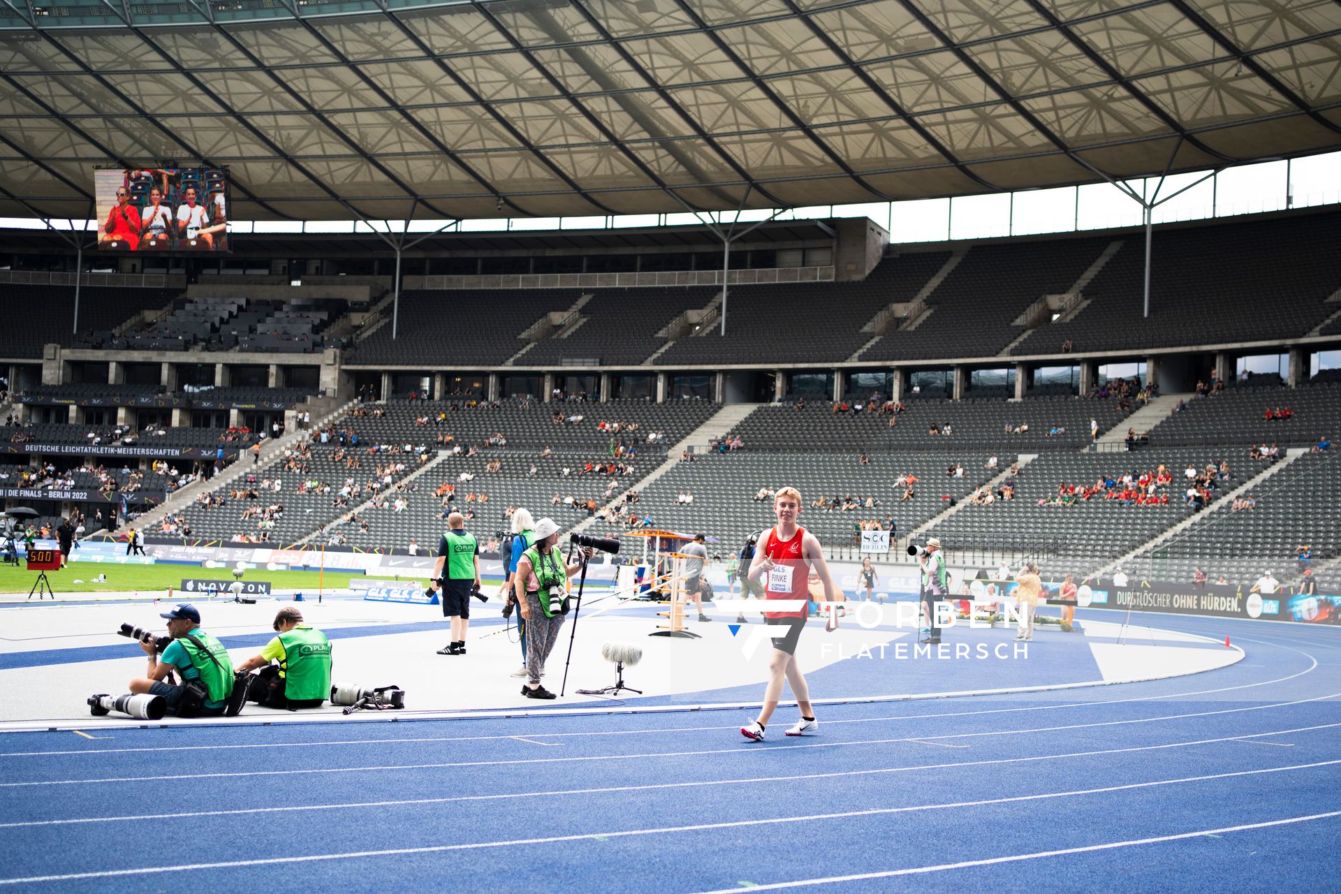 Thorben Finke (SV Sigiltra Soegel) ueber 200m waehrend der deutschen Leichtathletik-Meisterschaften im Olympiastadion am 26.06.2022 in Berlin